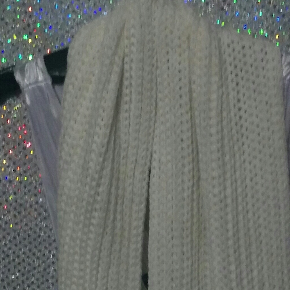 Soft and cuddly sequin scarves with pockets